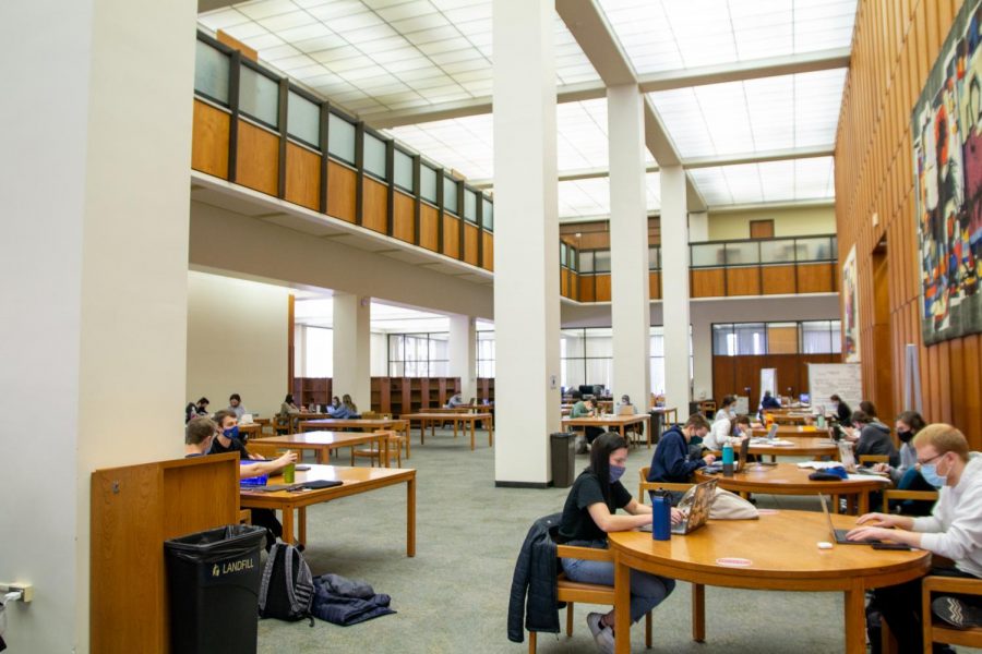 Pitt moved from Elevated Risk to Guarded Risk last Thursday at 7 a.m., following the limited reopening of some dining and study spaces in mid-February. These study spots include the Cathedral of Learning, the William Pitt Union, Hillman Library and many other locations.